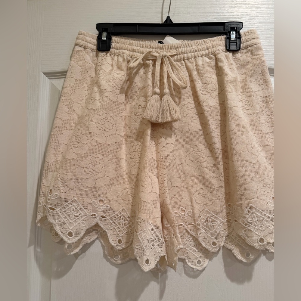Cream Lace Women Shorts